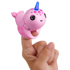 Fingerlings Light Up Narwhal - Rachel (Pink)