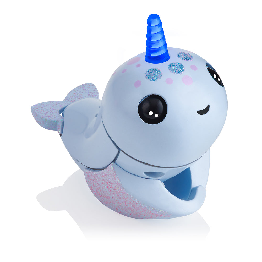 Fingerlings Light Up Narwhal - Nori (Blue)