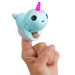 Fingerlings Light Up Narwhal - Nikki (Turquoise)