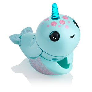 Fingerlings Light Up Narwhal - Nikki (Turquoise)